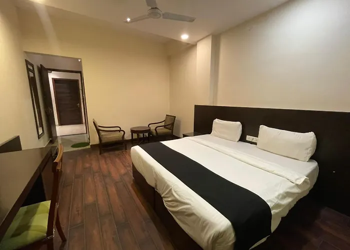 Hotel Aksa Inn Near Juhu Beach Mumbai