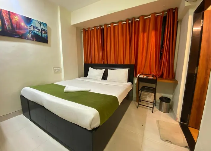 Deluxe Inn - Near Kokilaben Dhirubhai Ambani Hospital Mumbai