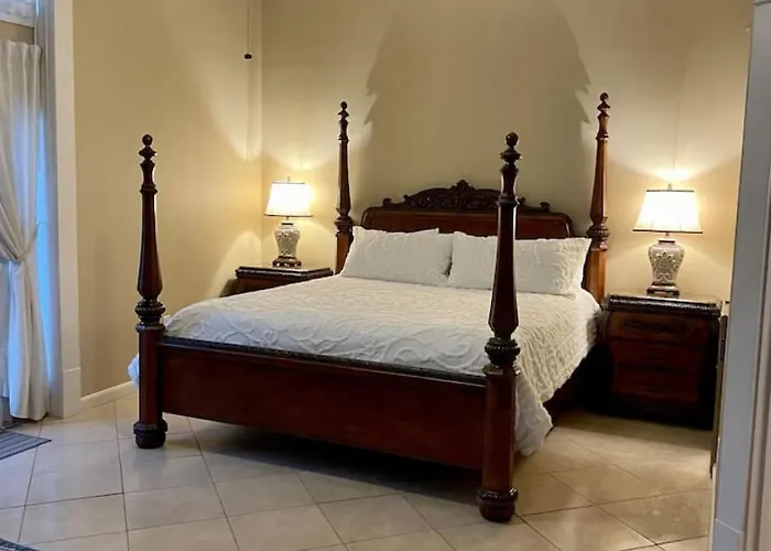 The Justin Room At The Eastland Historic Hotel