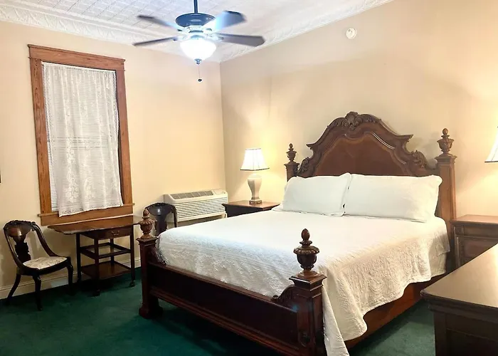 The Eastland Historic Hotel- Imperial Room