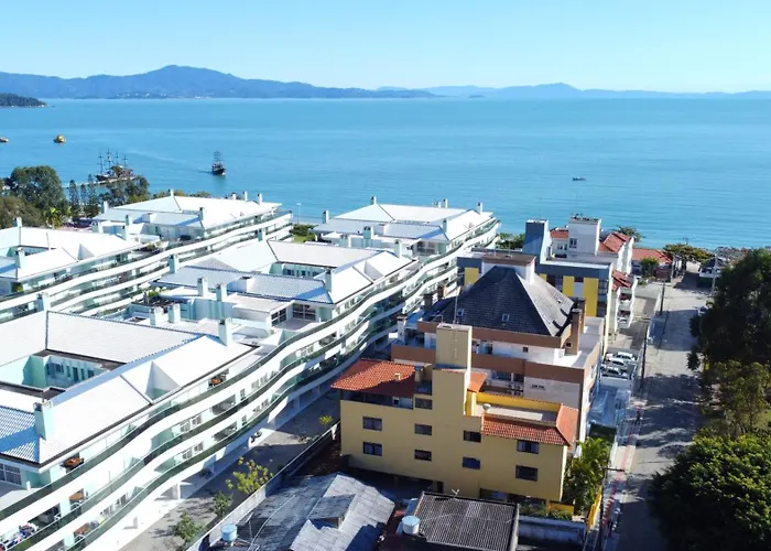 Regina Del Mare Residence Apartamentos completos para até 05 pessoas a 50 metros da praia Florianópolis