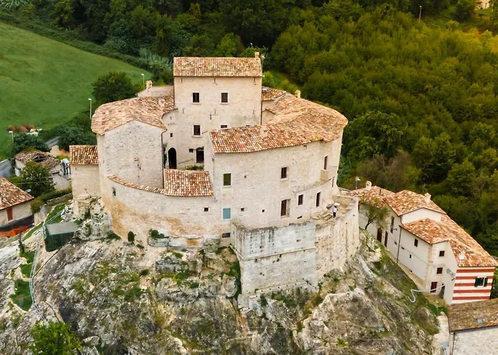 Castel Di Luco - Authentic 11Th-Century Castle Hotel Acquasanta Terme