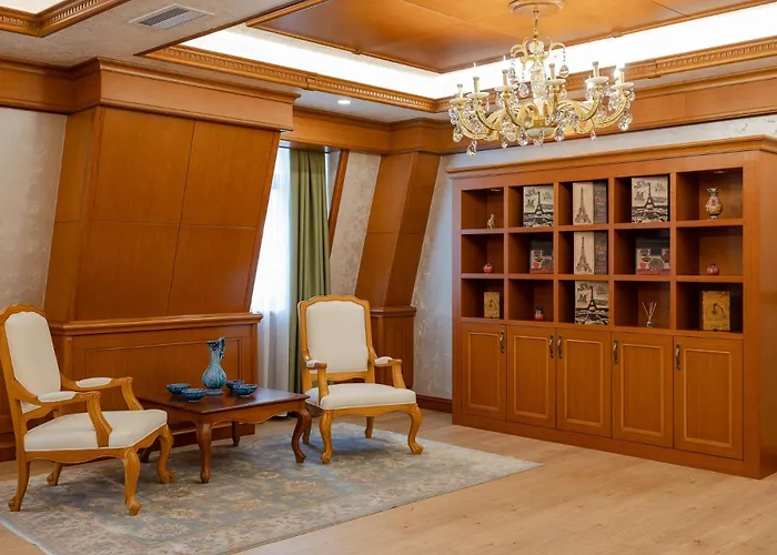 Hotel London 1889 & Casino Batumi