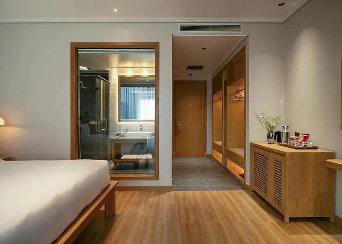 Nam Dat Hotel By D'Lecia Hạ Long