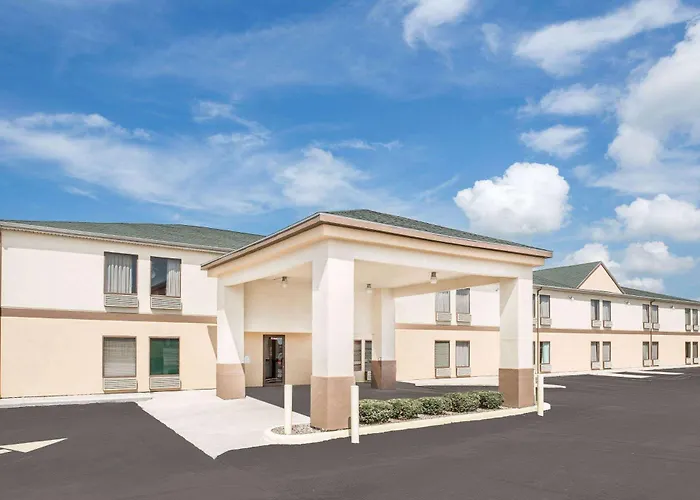 Super 8 By Wyndham Galesburg Hotel