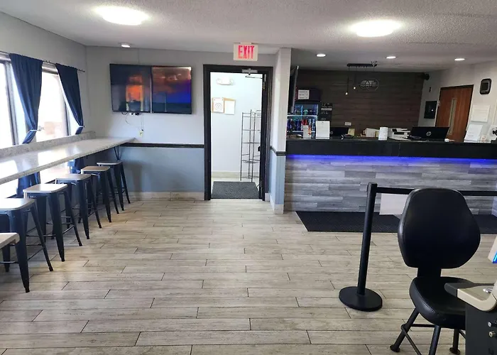 Super 8 By Wyndham Galesburg Hotel