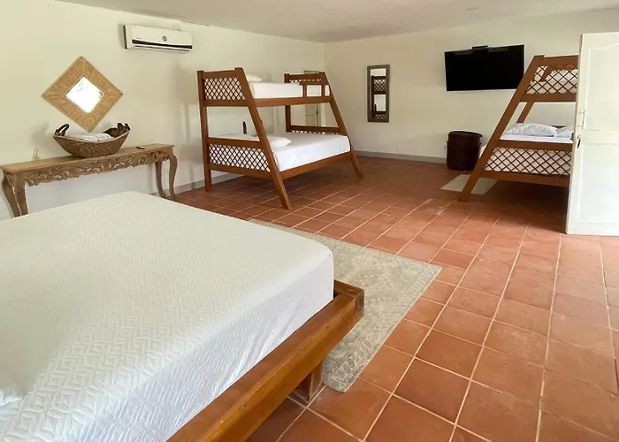 Quinta Del Mar Crystal Beach Tintipan Island