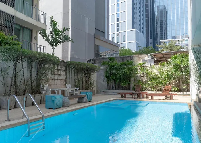 Journeyhub Sukhumvit 26, Bangkok - Formerly St James Hotel