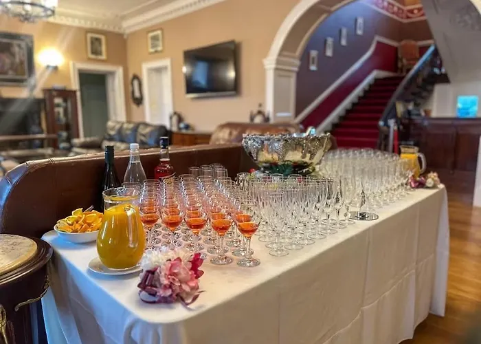 Newcastle House Hotel Longford