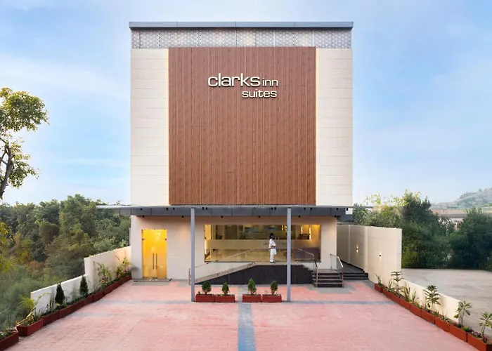 Clarks Inn Suites Agra Near Tajmahal