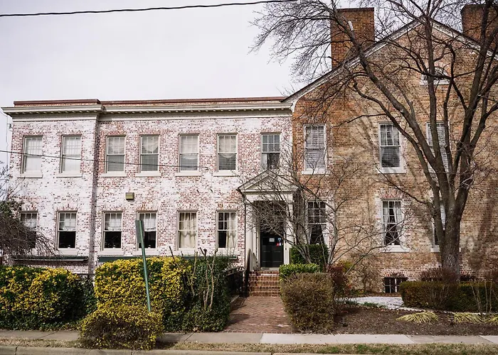 Ironclad Inn And Bourbon Room Fredericksburg