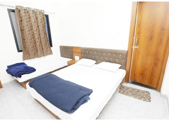Premium Hotel Ujjain - G A R I M A - Near Mahakal Temple And Rivar - Railway Station - Hygiene & Spacious Room - With Wifi- And Parking Facilities - Best Hotel In Ujjain