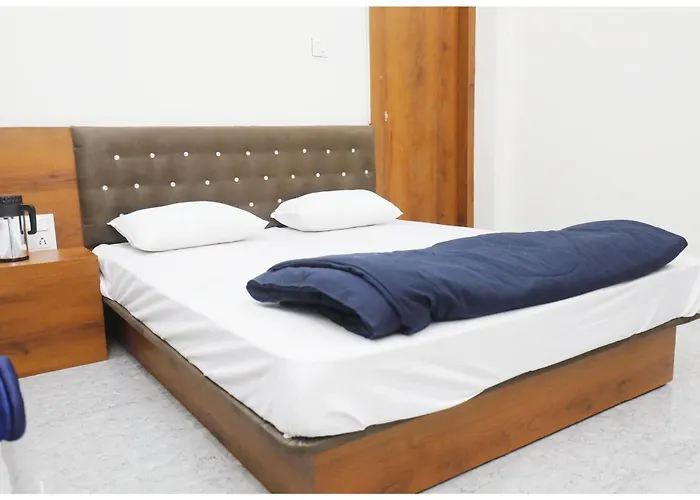 Premium Hotel Ujjain - G A R I M A - Near Mahakal Temple And Rivar - Railway Station - Hygiene & Spacious Room - With Wifi- And Parking Facilities - Best Hotel In Ujjain