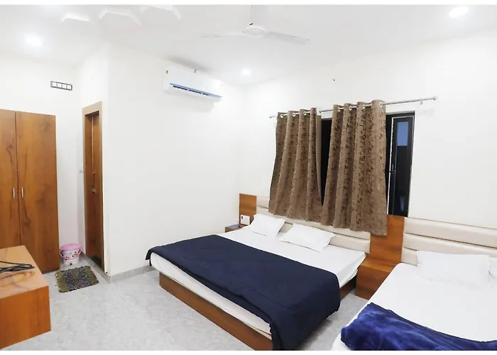Premium Hotel Ujjain - G A R I M A - Near Mahakal Temple And Rivar - Railway Station - Hygiene & Spacious Room - With Wifi- And Parking Facilities - Best Hotel In Ujjain