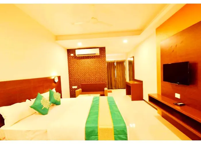 Ujjain Hotel P A R K - P A L A C E Near Temple And Railway Station