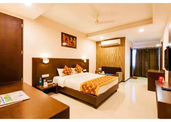 Ujjain Hotel P A R K - P A L A C E Near Temple And Railway Station