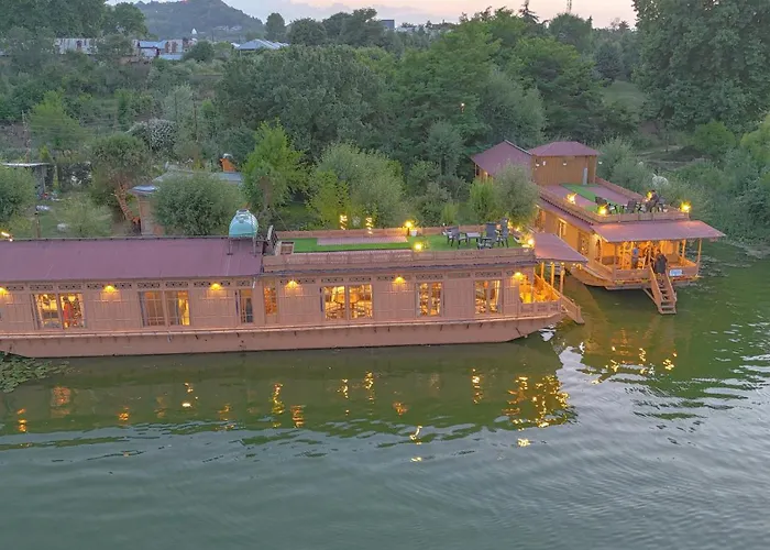 Peacock Houseboats Hotel Srinagar 