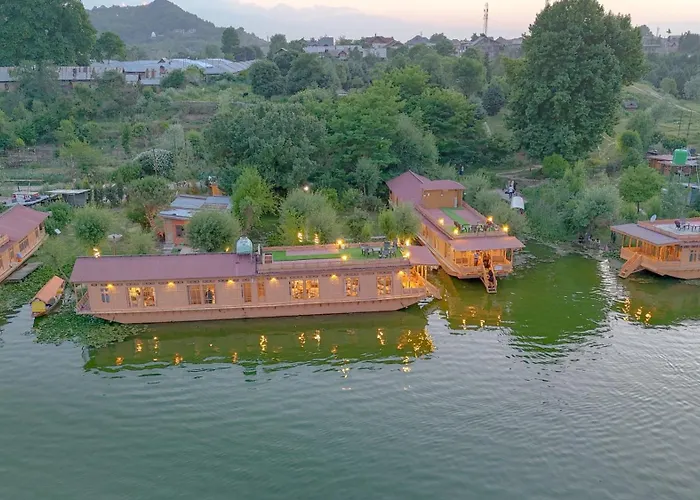 Peacock Houseboats Hotel Srinagar 