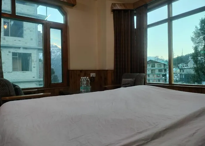 Hotel Kakkar Palace Ludhiana !! Near Railway Station, Ghanta Ghar & Chaura Bazaar ! Parking ! Lift ! Prime Location ! Couple Friendly