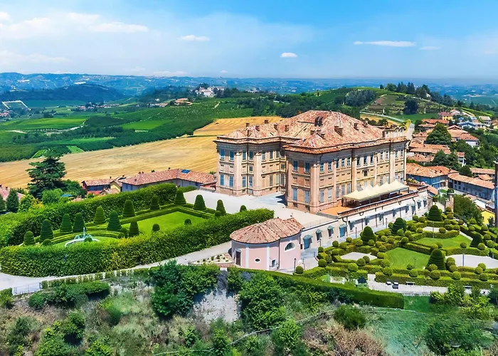Castello Di Guarene Hotel