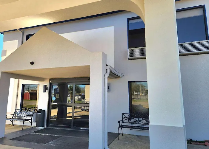 Days Inn & Suites By Wyndham New Iberia