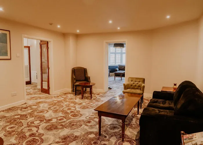 The Prince Of Wales Hotel Berkeley By Bellevilla, A38 M5