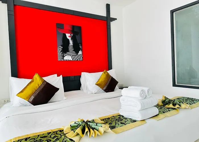 Hotel Baya Phuket - Rooftop Pool, Next To Food Market & Steps To Beach Patong