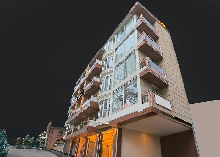 Super Townhouse Oak Dharamshala Near Maximus Mall