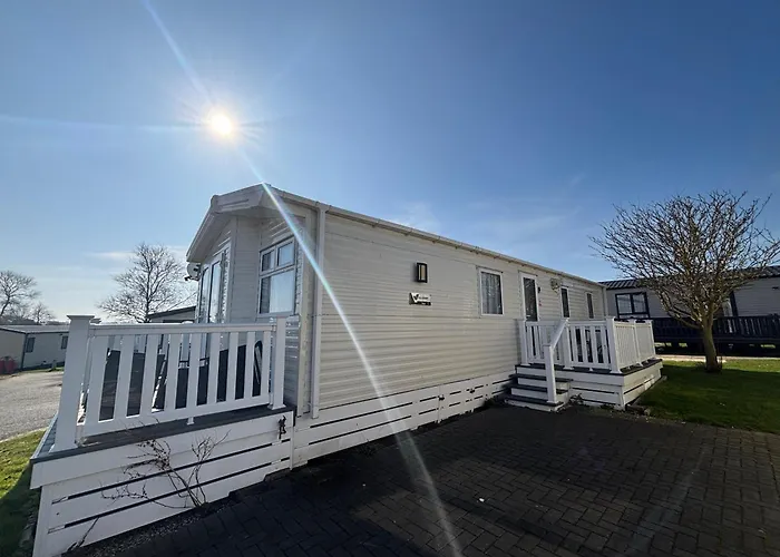 64, Belle Aire Caravan Park, Sleeps 6, Bed Linen And Towels Included, Free Wifi, Pets Welcome With Onsite Clubhouse Great Yarmouth