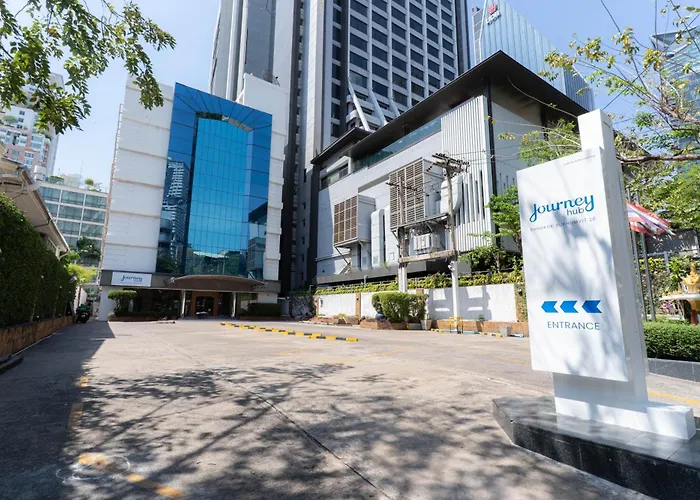 Journeyhub Sukhumvit 26, Bangkok - Formerly St James Hotel