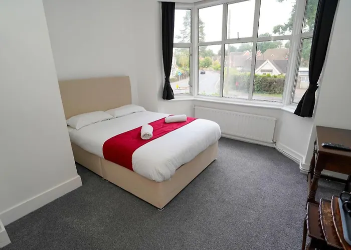 The Lodge By Birchwood Horley 