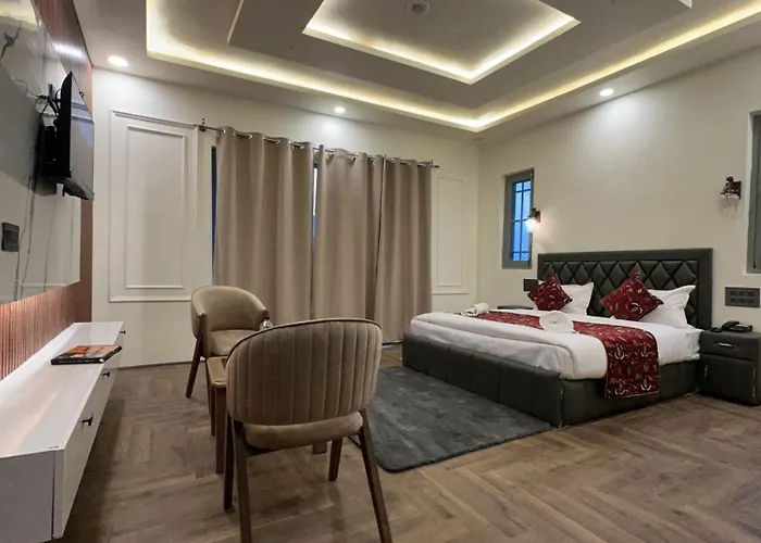 Hotel Falcon Heights Anantnag