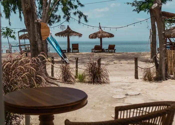 Sunscape Villa - Beachfront And Private Pool Gili Islands
