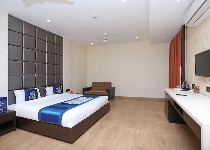Super Capital O Niharika Guest House Guwahati