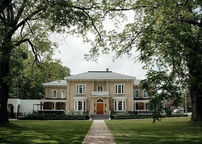 The Cape Hotel Picton