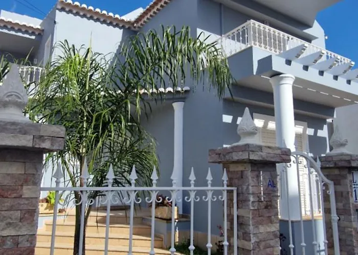 Dona Ana Guesthouse Lagos