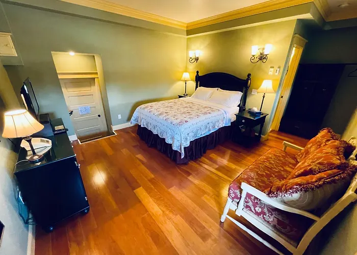 The Vintage Inn Redwood Falls