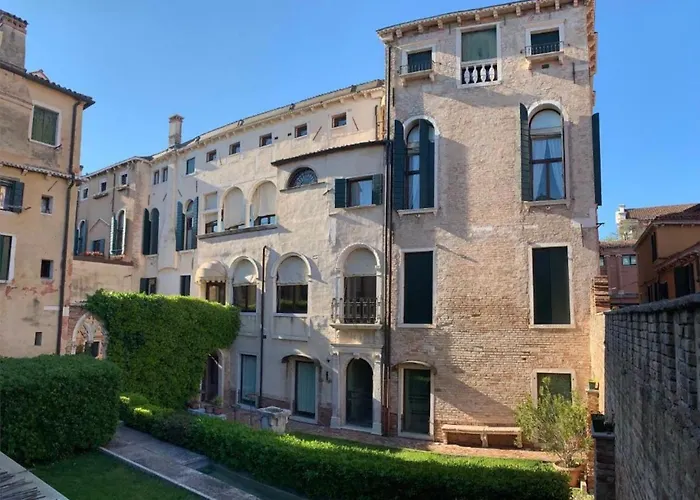 Aparthotel Palazzo Contarini Della Porta Di Ferro Venecia