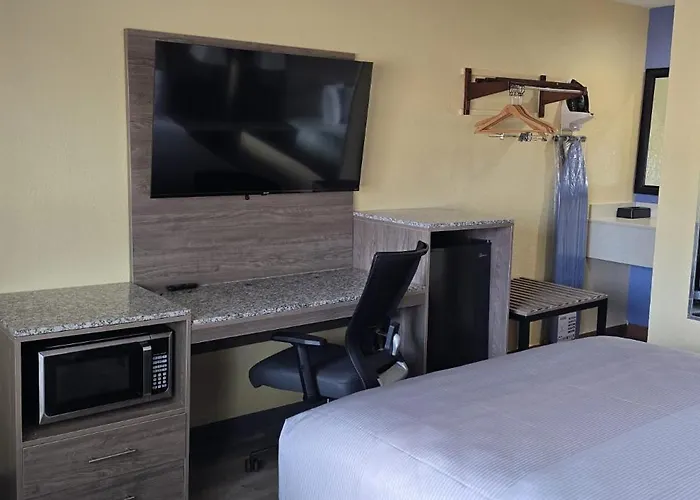 Quality Inn & Suites East Point - Atlanta Area College Park