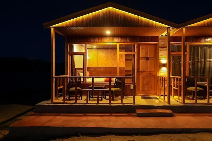 Snow Pine Luxury Wooden Cottage Tangtse