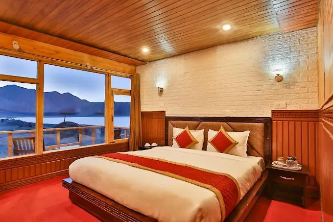 Snow Pine Luxury Wooden Cottage Tangtse