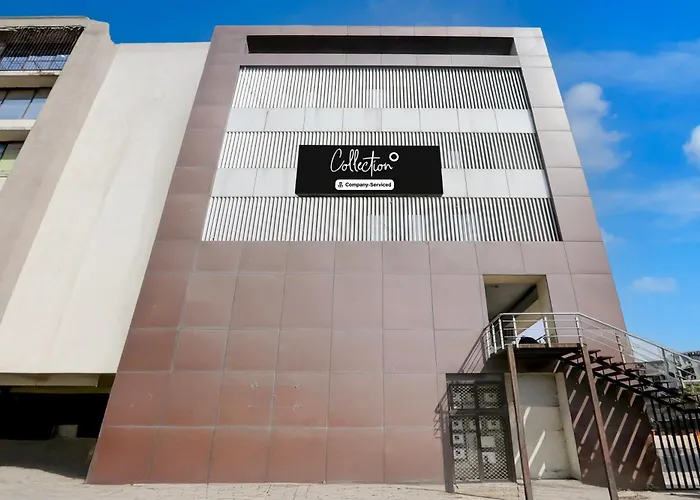 Collection O Palanpur Jakatnaka Formerly Hotel Martel Surat