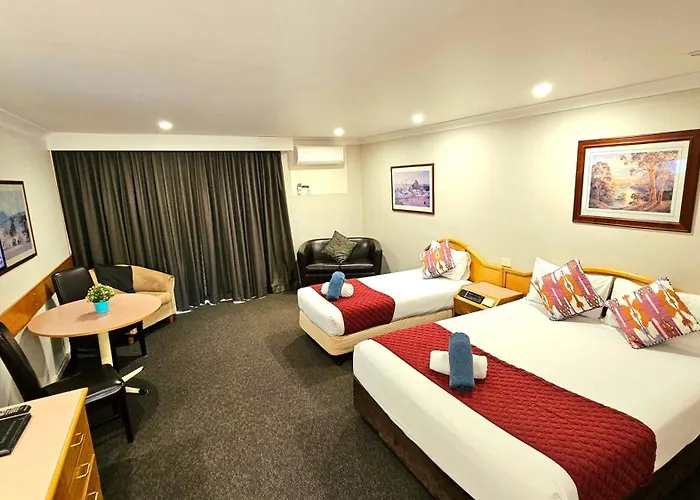 Hilltops Retreat Motor Inn Young