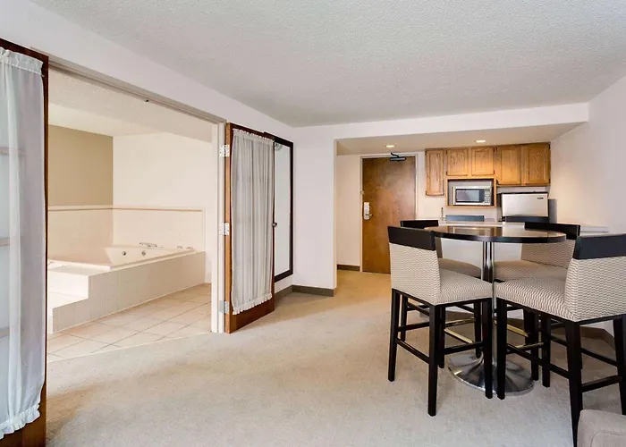 Ramada By Wyndham Marquette Hotel