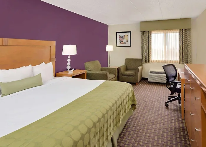 Ramada By Wyndham Marquette Hotel