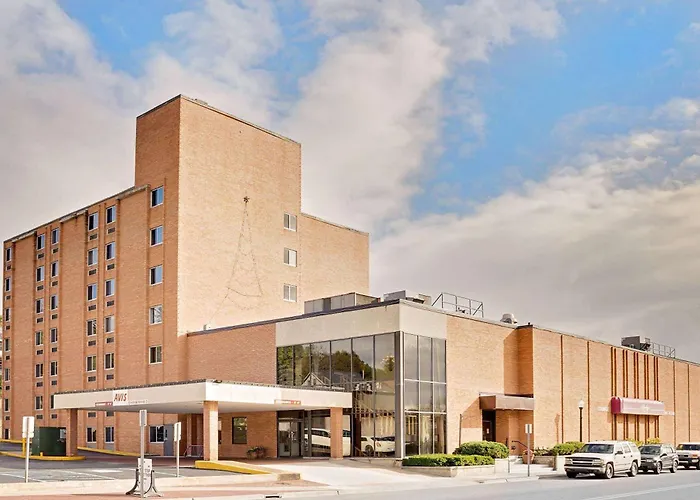 Ramada By Wyndham Marquette Hotel