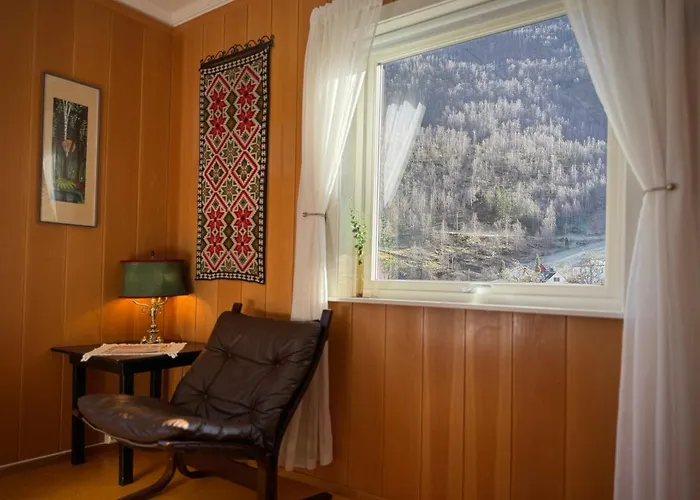 Svingen Guesthouse - Panoramic Fjord Views In Flåm