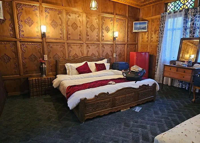 Gulfam Hotel Srinagar 