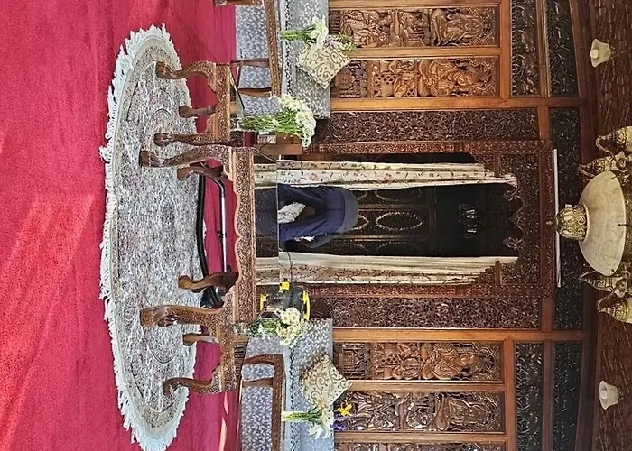 Gulfam Hotel Srinagar 