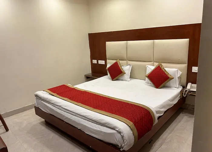 Hotel Sapphire International 100 Meters From The New Delhi Railway Station